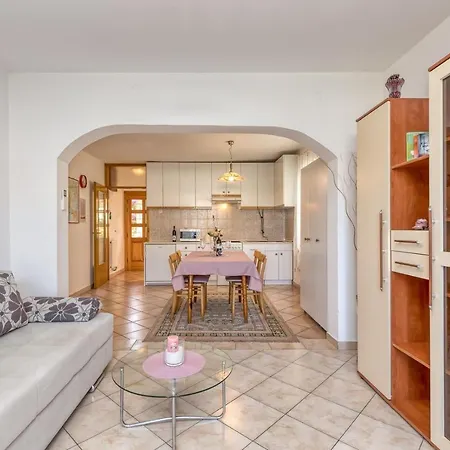 Azra Vendégház Póla