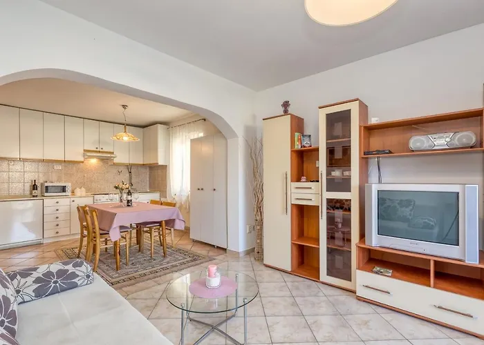 Azra 3* Pula