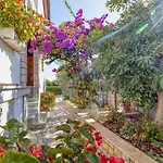 Azra Πούλα