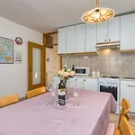 Azra Πούλα